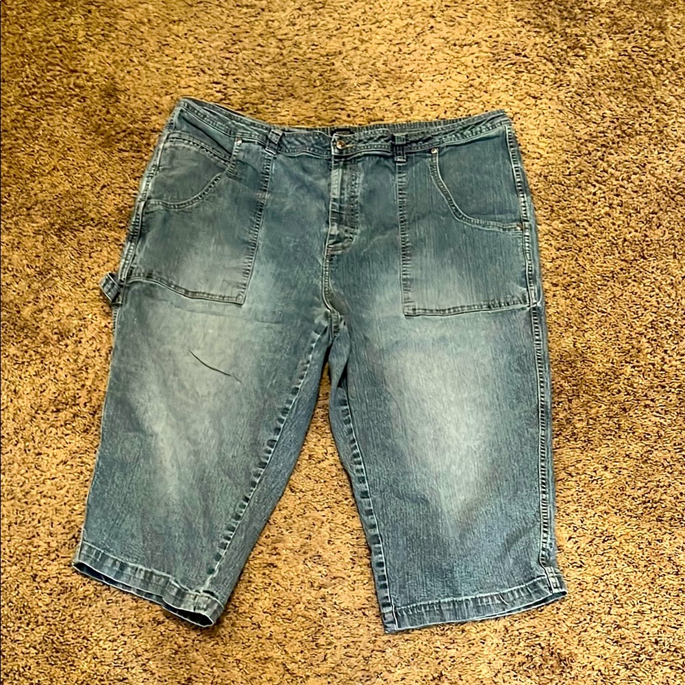 Women’s Casual Denim Carpenter Capris - Light Blue Wash